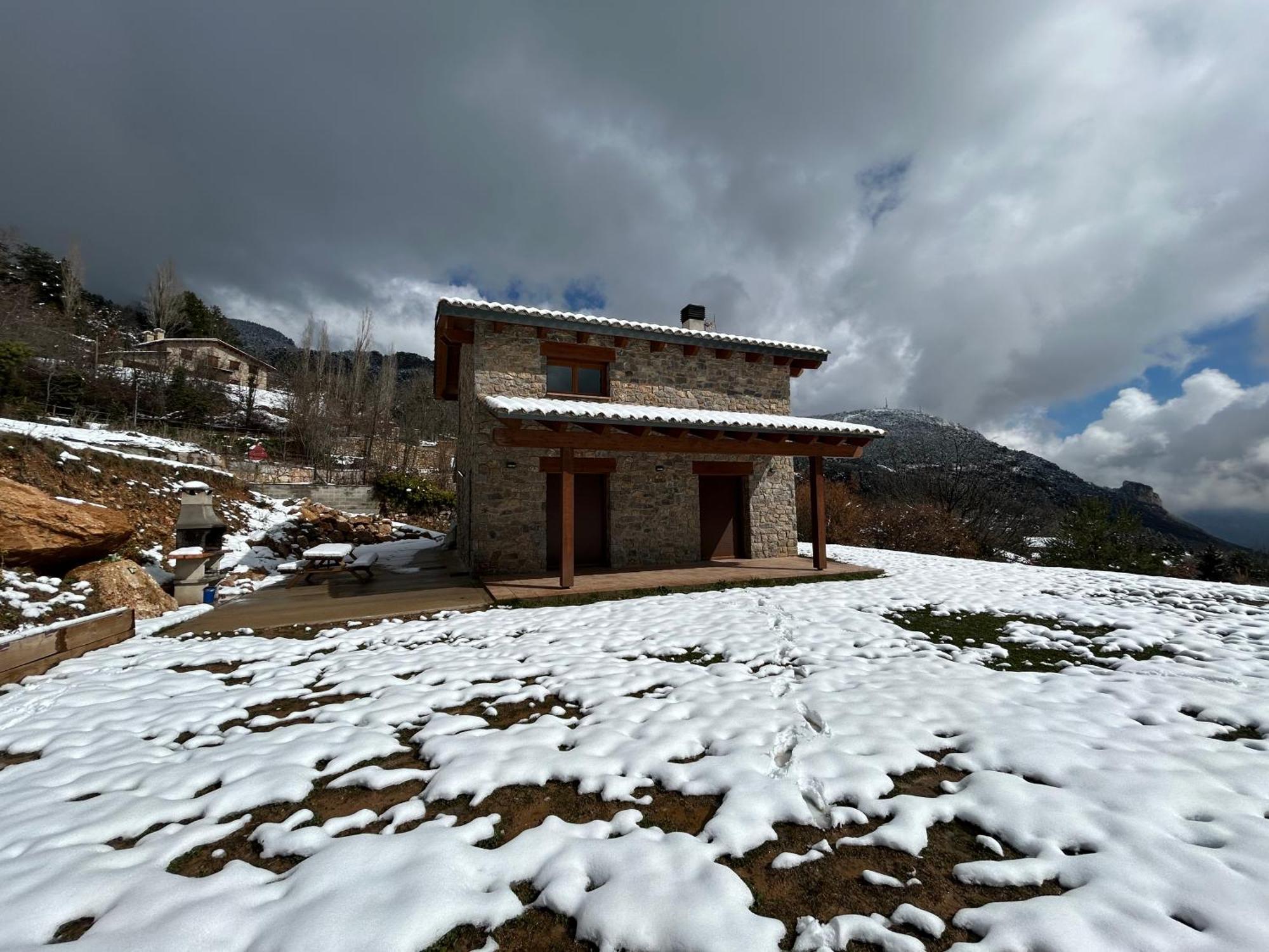 Casa De Les Escoles, Espinalbet - Alberga Castellar del Riu Eksteriør billede